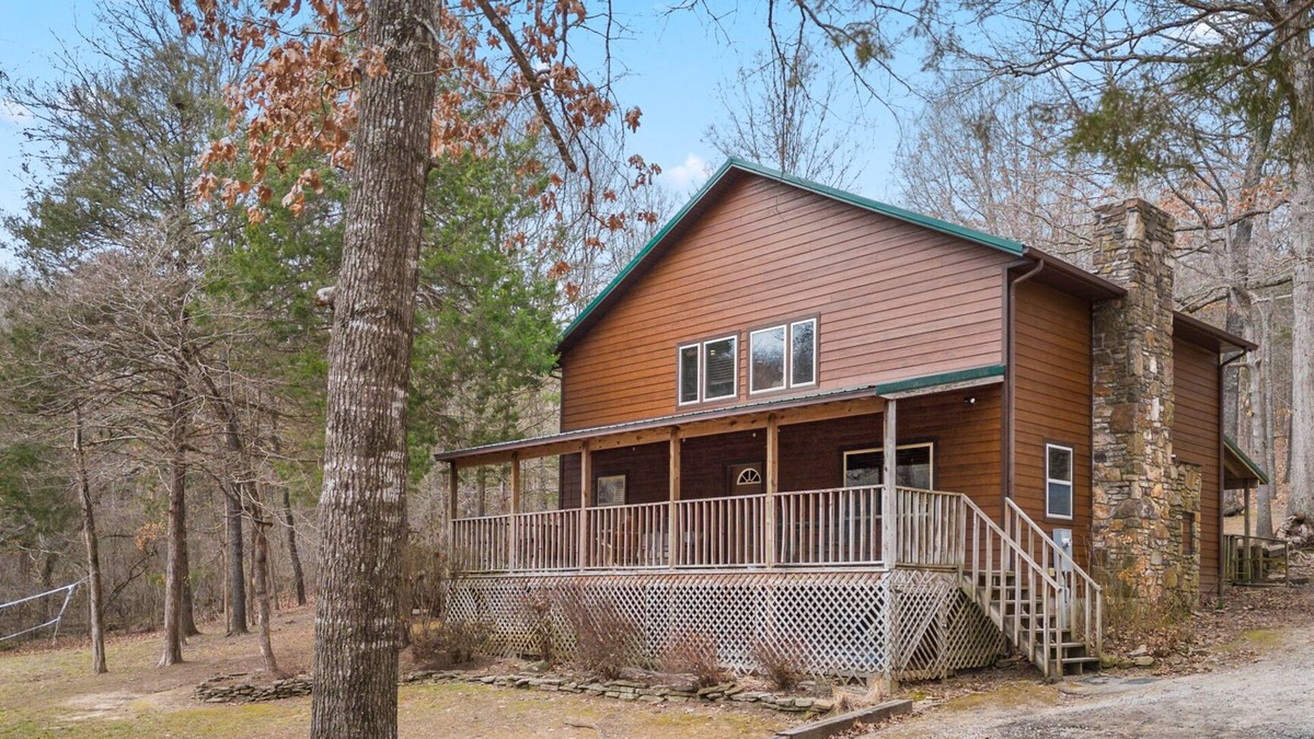 Marble Falls Cabin | near Jasper, secluded, close to Buffalo River, hiking, WIFI, Arcade game,
