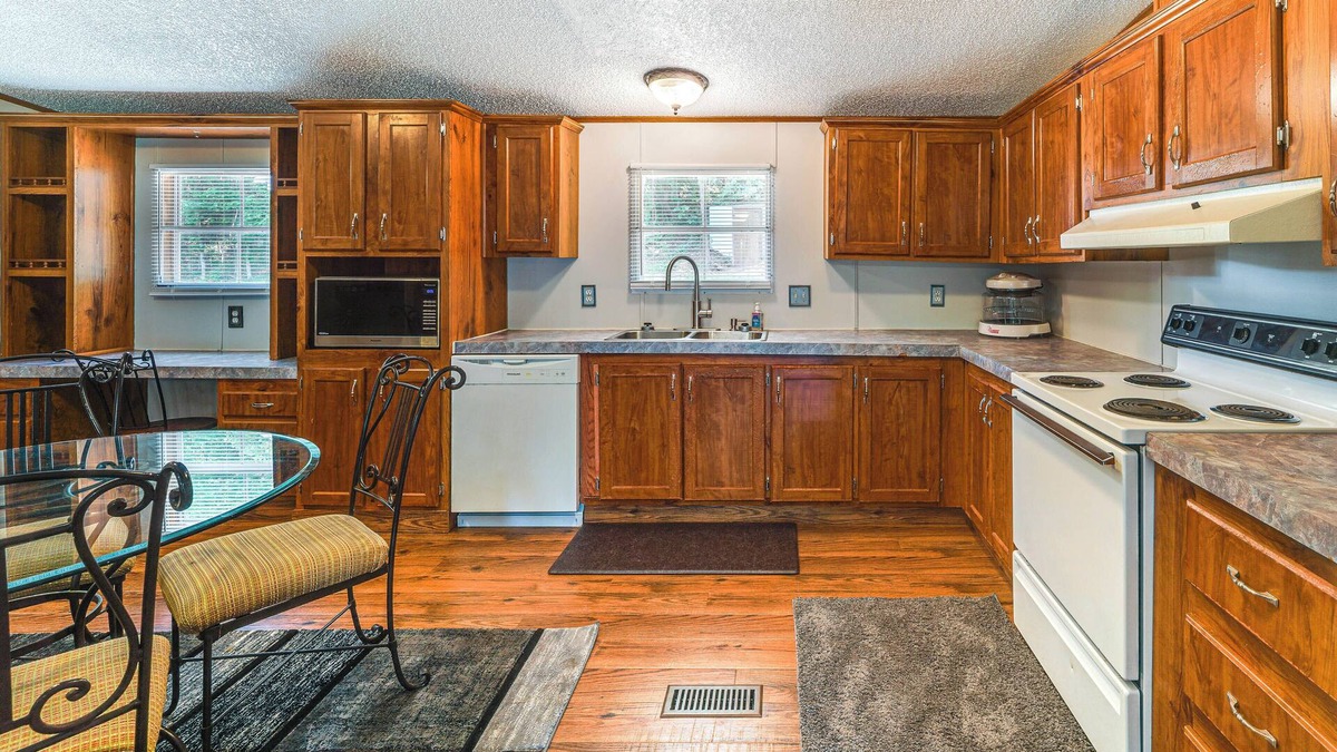 Belle Cottage | Near Kanawha River & ATV Trails: Home w/Deck!