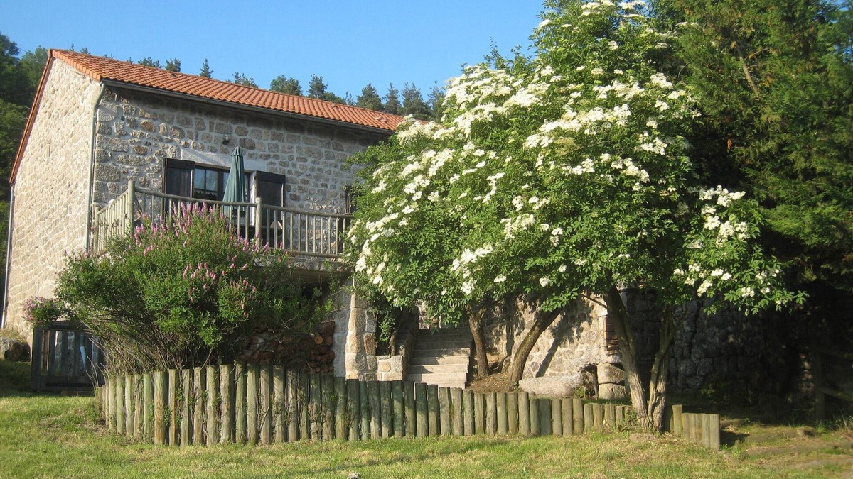 Auroux House | Near Lake Naussac