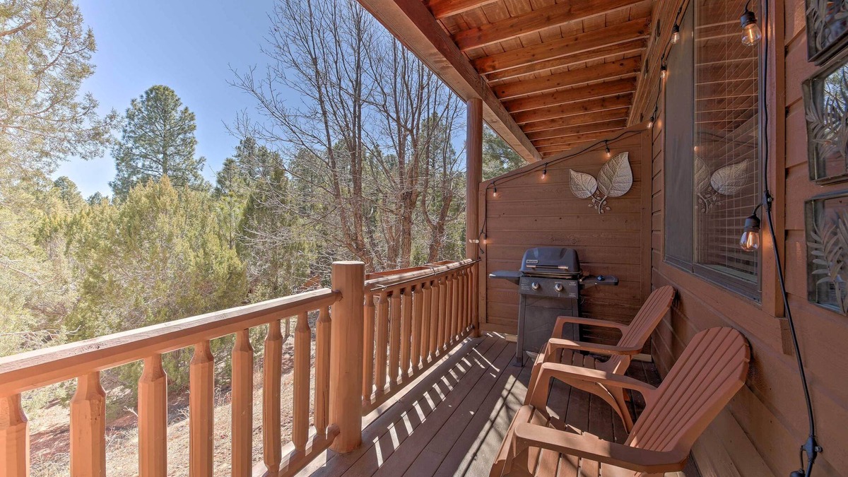 Show Low Condo | Near Lake & Trails: Show Low Condo w/Grill!