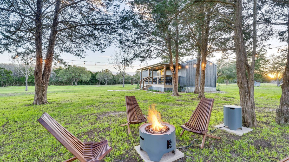 Schulenburg Cabin | Near Majek Vineyard: Private Schulenburg Cabin