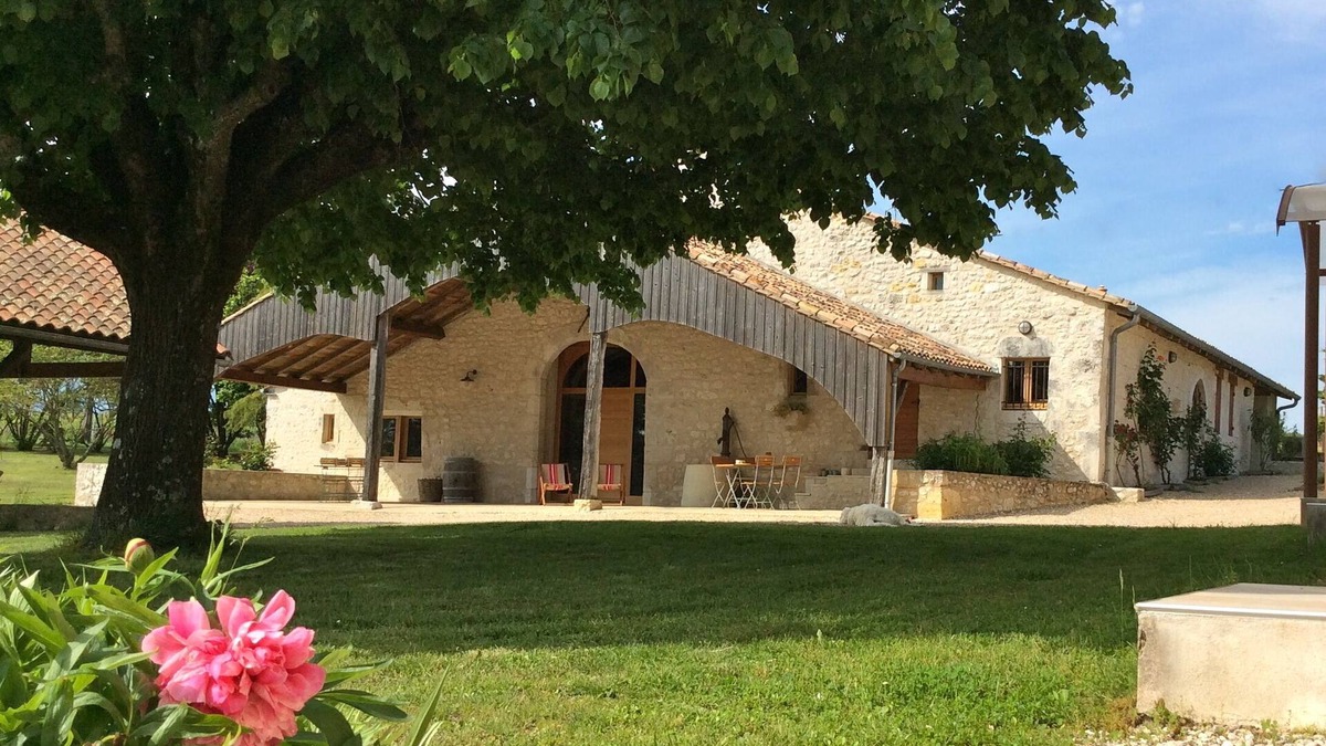 Bouniagues Cottage | Near Monbazillac charming gîte 3ha park heated swimming pool barn