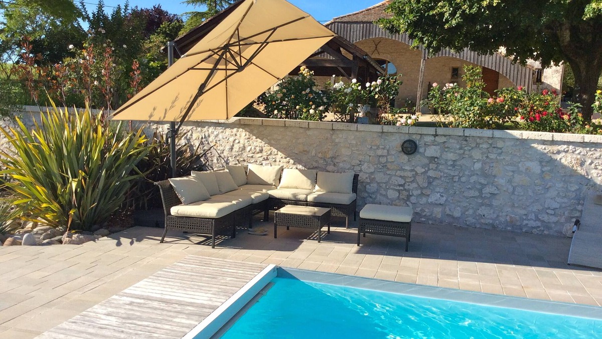 Bouniagues Cottage | Near Monbazillac charming gîte 3ha park heated swimming pool barn