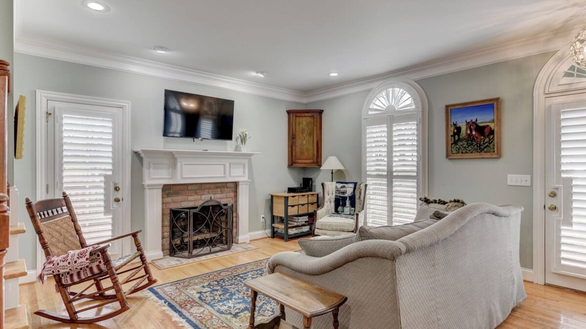 Gallatin House | Near Nashville , Gallatin farm home with swimming pool