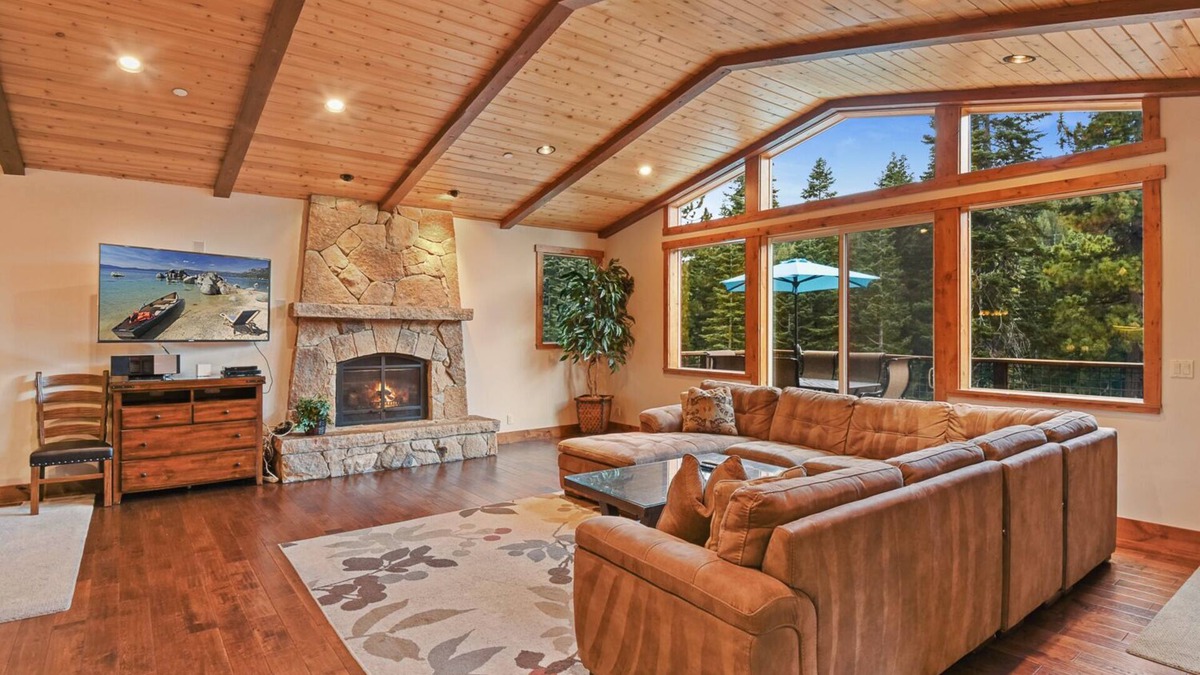 Kingswood Estates House | Near Northstar! Luxury Dog-friendly Home w Hot Tub