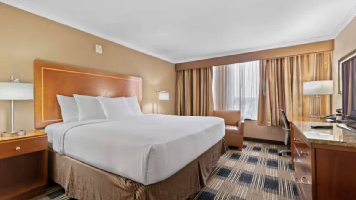 Carteret Apartment | Near NYC - Cozy King Suite Prime Location Premium Comfort