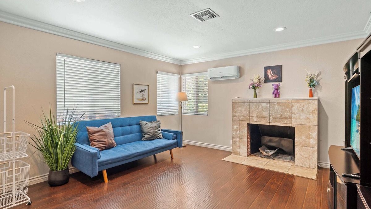 Westmont House | Near ONT Modern Family Home w Full Amenities