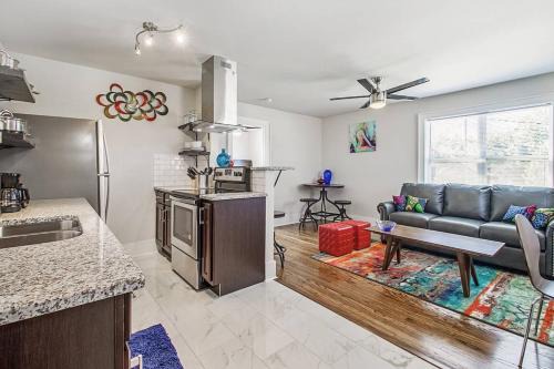 Lincoln Terrace Apartment | Near OU Medical Bricktown an Artist Apartment