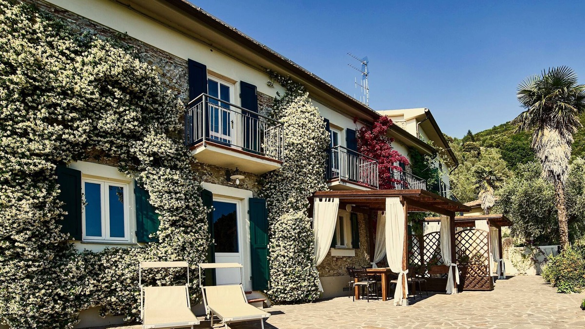 Vicopelago House | Near Pisa & Lucca - Olive Grove House & Superb Pool Views of The Leaning Tower