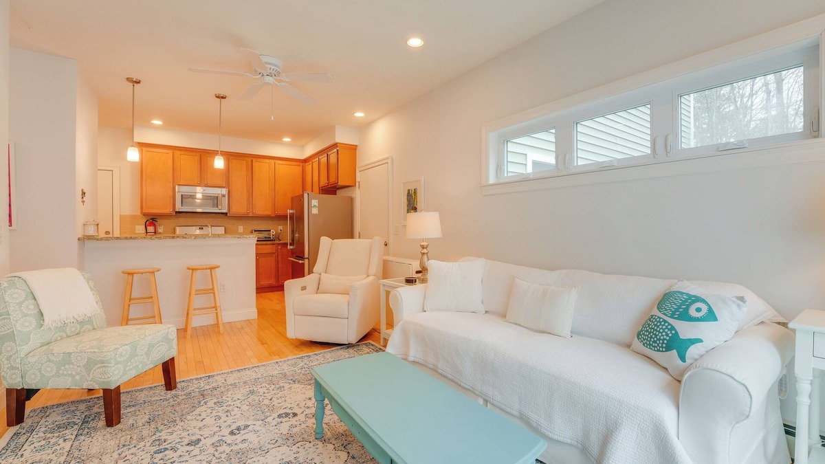 Back Cove House | Near Portland Trails: Walkable Apartment w/Deck