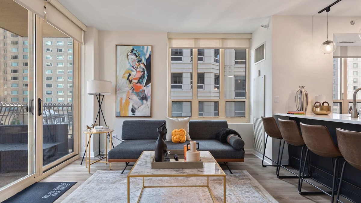 Rush and Division Apartment | Near Riverwalk: 2BR, Private Balcony, Downtown
