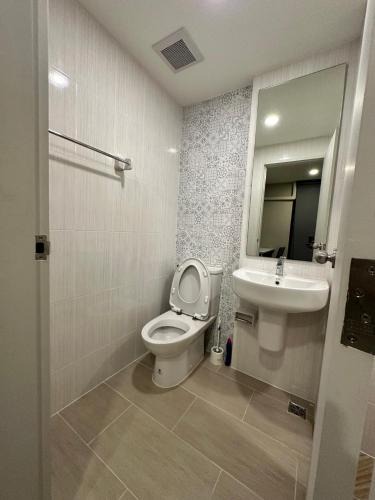 Minburi Apartment | Near Safari Park and BTS Bangchan condo swimming, fitness, cooking, family-friendly rental