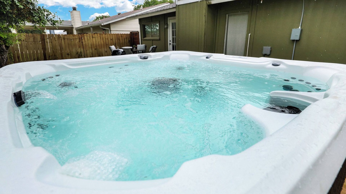 Heritage House | Near Sea World | Hot Tub Swing Set BBQ Yard Games