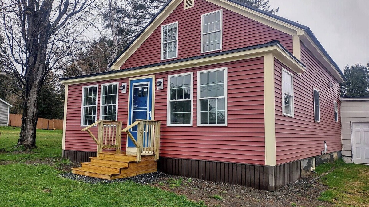 Woodland House | Near snowsled/ATV trail (ITS 88)nNewly renovated home - Colby Siding, Maine