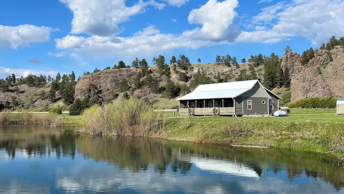 Cascade House | Near Stickney Creek boat launch-2 bedroom, 2 full bath house with private pond.
