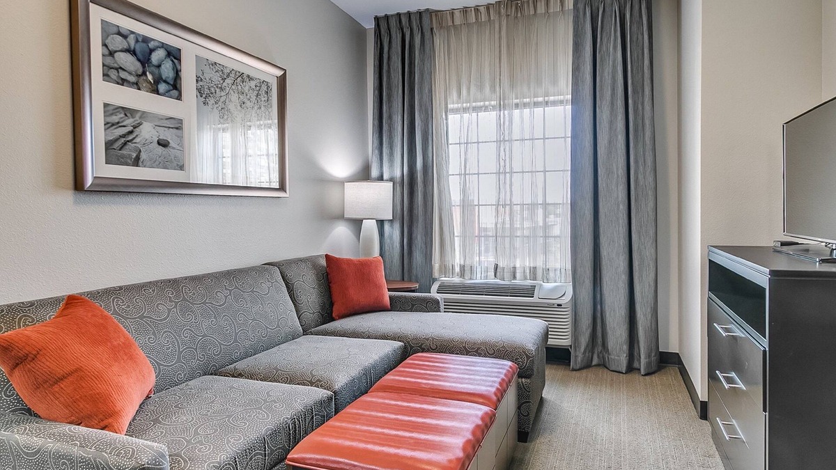 Lubbock Condo | Near Texas Tech University. Free Breakfast. Suite w/Full Kitchen.