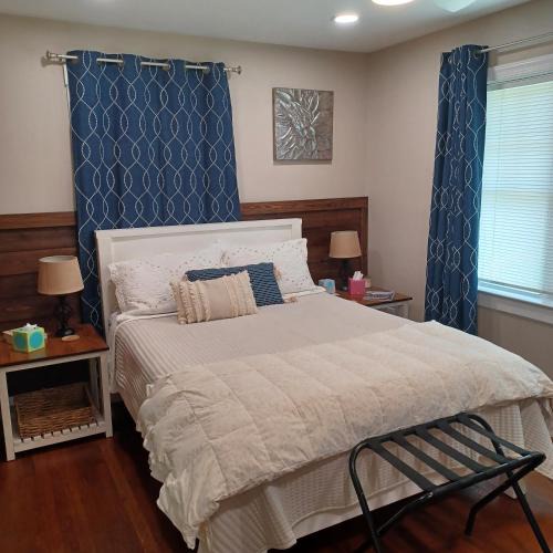 East Raleigh House | Near the Center of it All