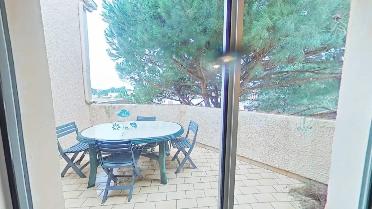 Saint-Pierre-la-Mer Apartment | Near the Sea - Apartment with terrace not overlooked