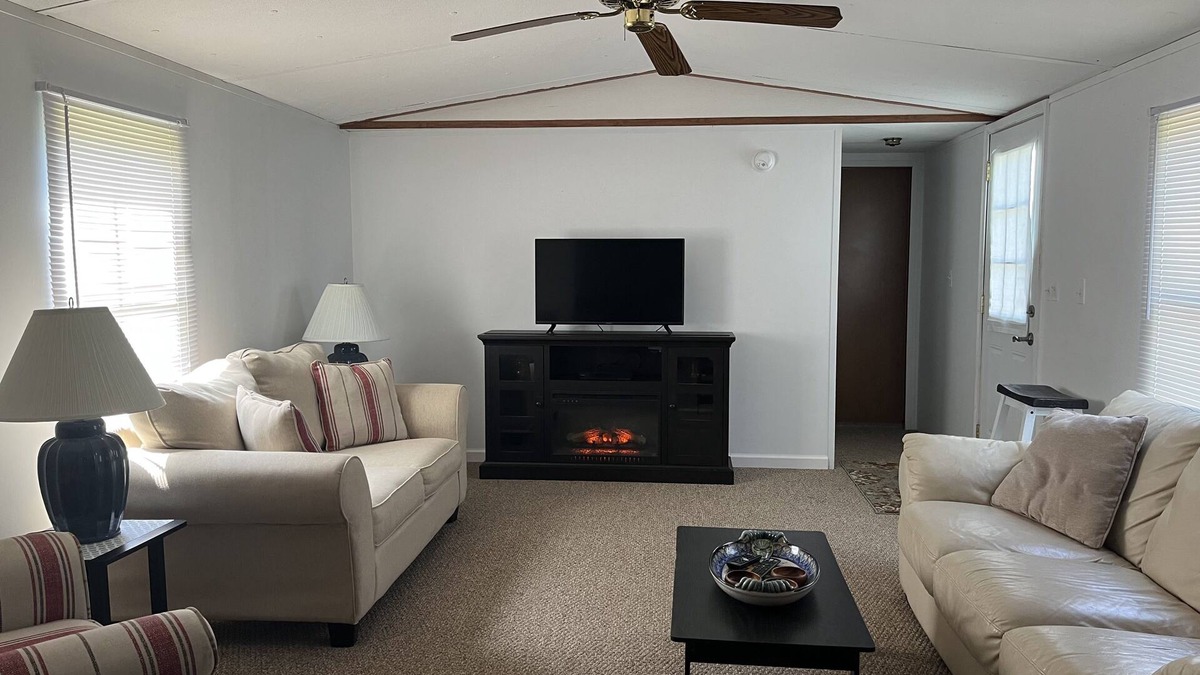 Columbia House | Near the water and close to a boat ramp