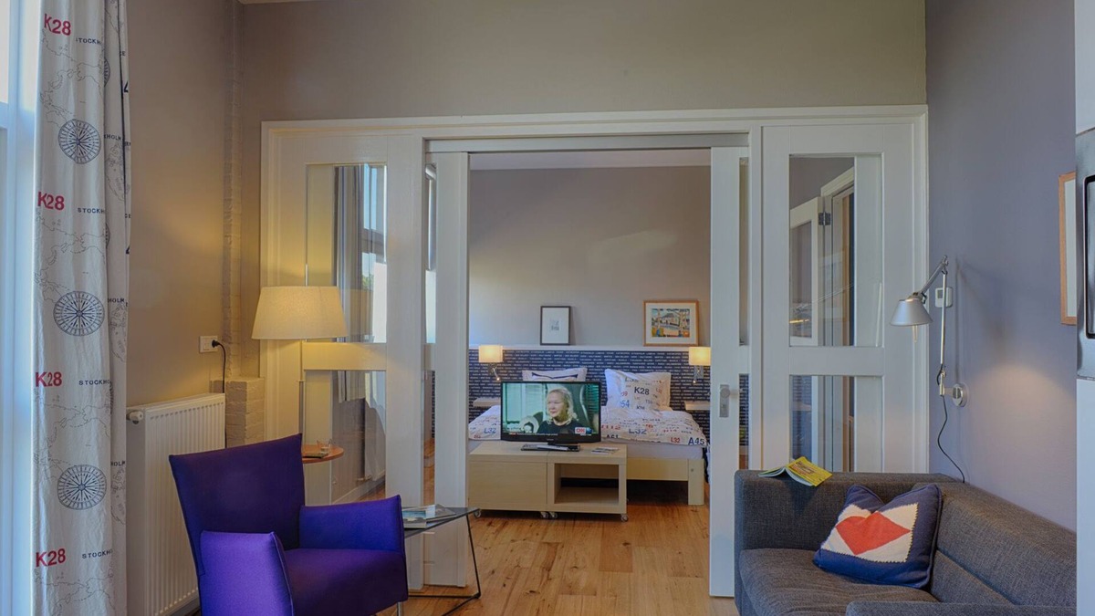 Monnickendam Apartment | near the water, maritime furnished apartment, private entrance and pontoon