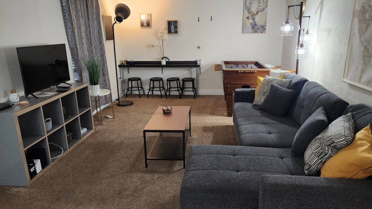 Southwest Orlando Condo | Near Universal and other Orlando Attractions