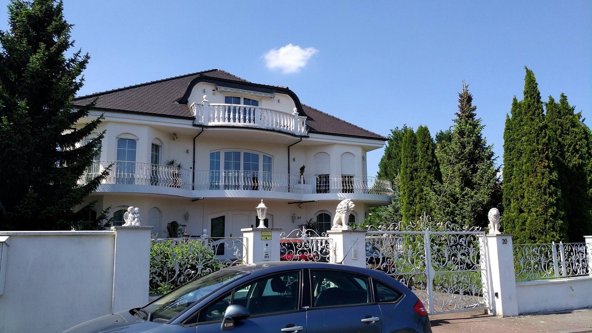 Kirkel Apartment | Near University Hospital Homburg