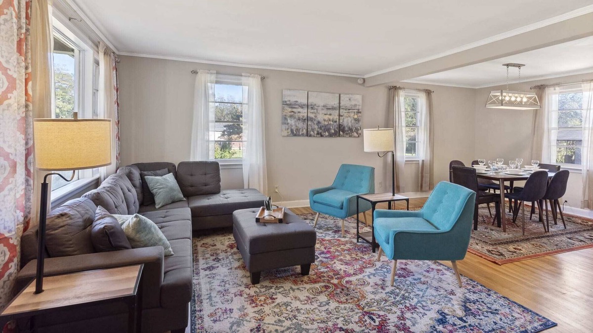 Cayce House | Near USC, Ft. Jackson, Congaree-Modern Cayce Cutie