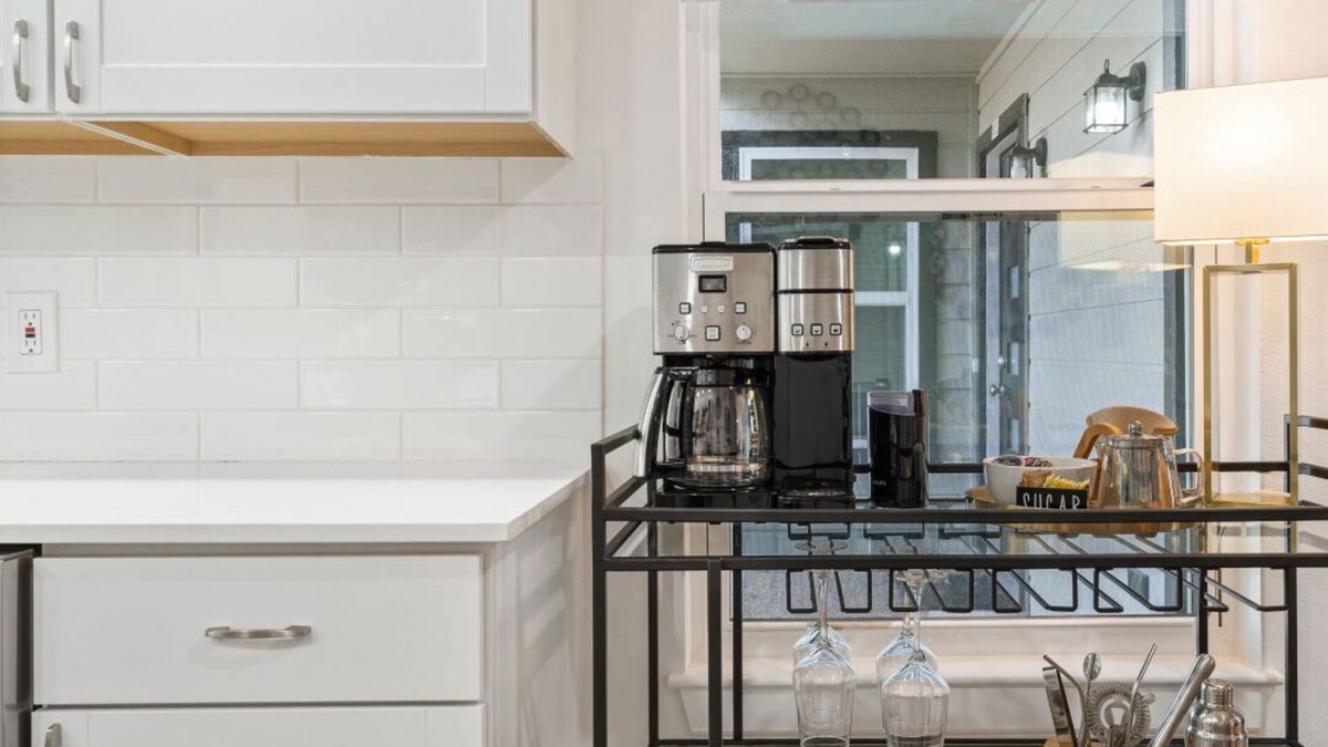 Brentwood Apartment | Near UT, Dining, Bars│Dog-Friendly in Brentwood w/Parking│Just Remodeled!