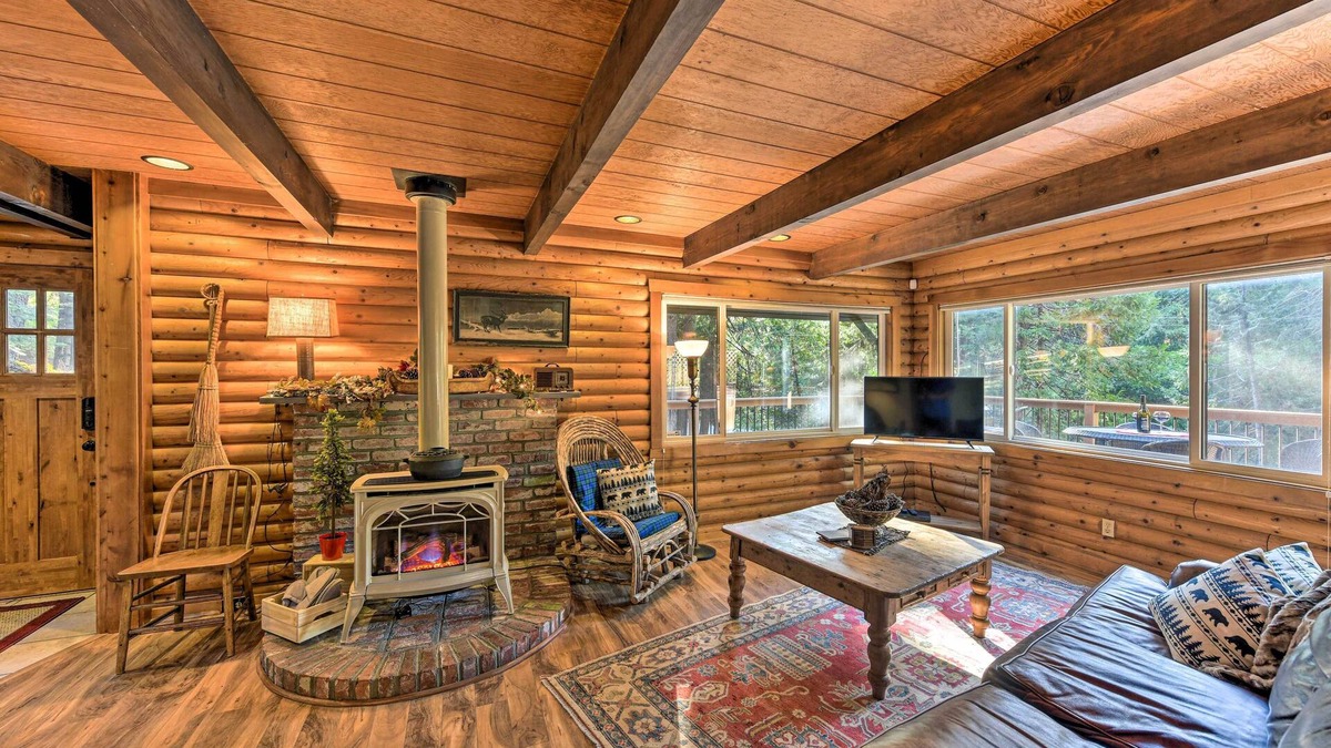 Pollock Pines Cabin | Near Vineyards: Cabin w/Hot Tub in Pollock Pines!