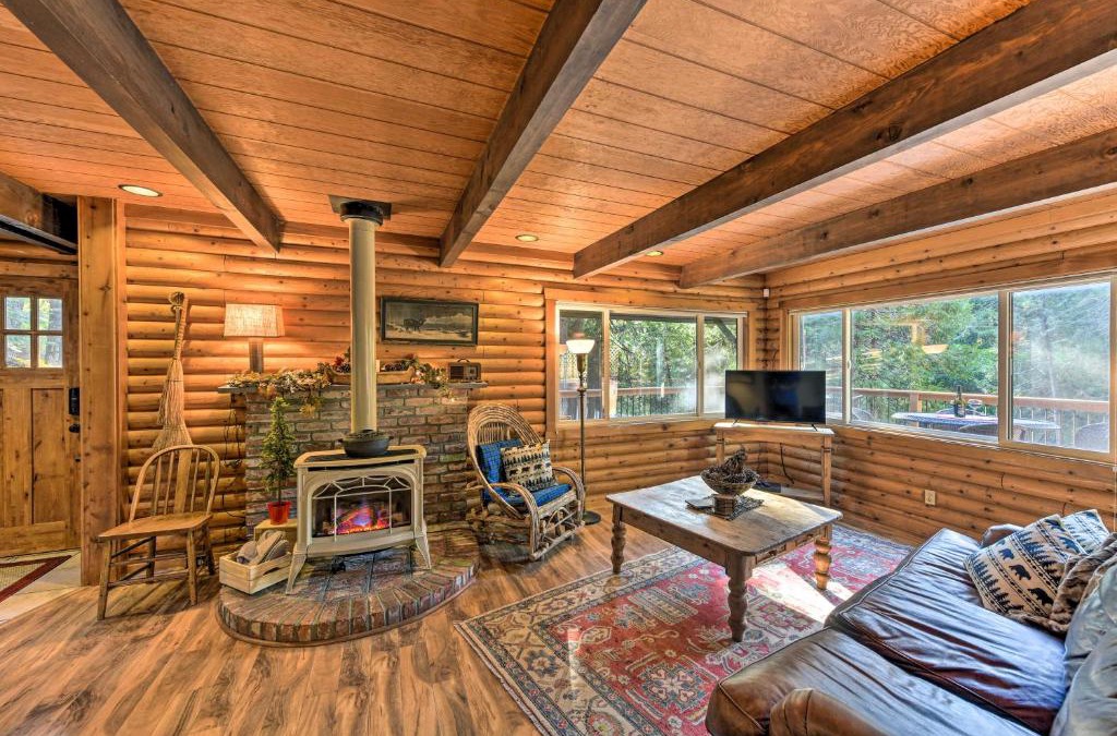 Pollock Pines House | Near Vineyards Cabin with Hot Tub in Pollock Pines!