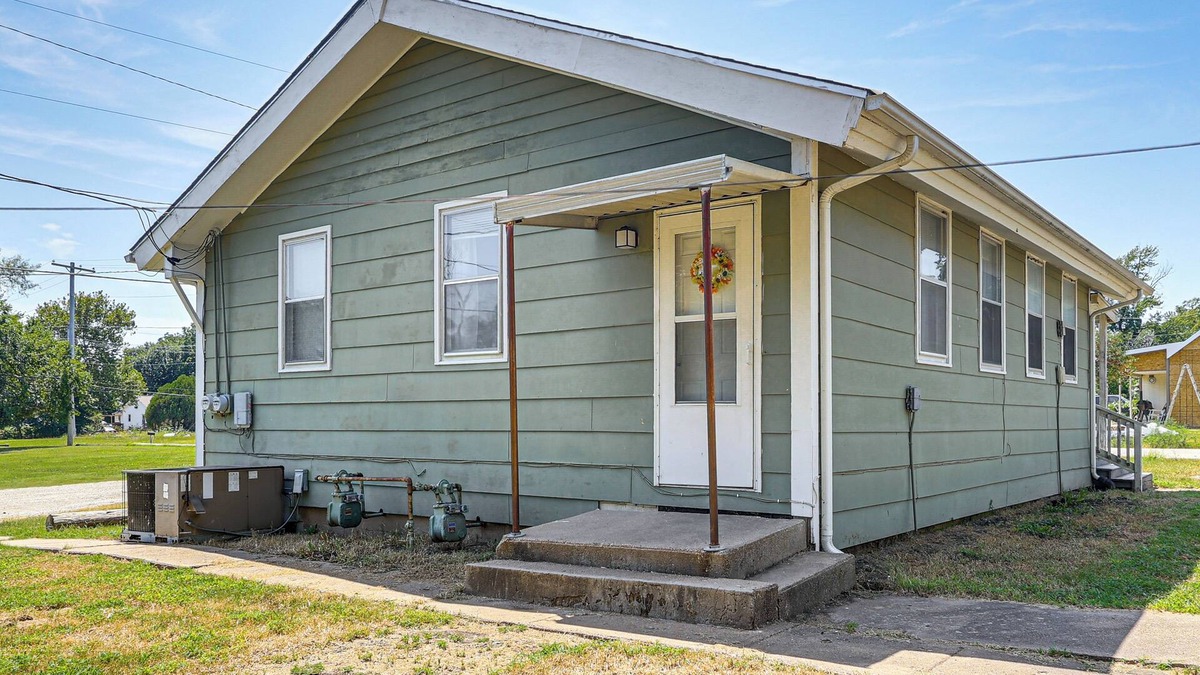 Winfield Apartment | Near Walnut Valley Festival: Convenient Apartment!