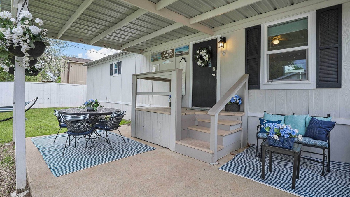 Lake Dallas House | Near Water: Lake Dallas Home w/Furnished Patio!