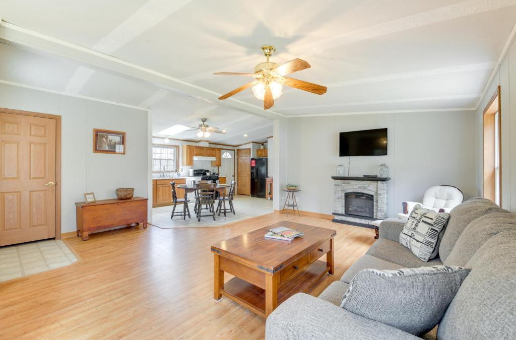 Albion House | Near Waterville Cozy Midcoast Vacation Rental!