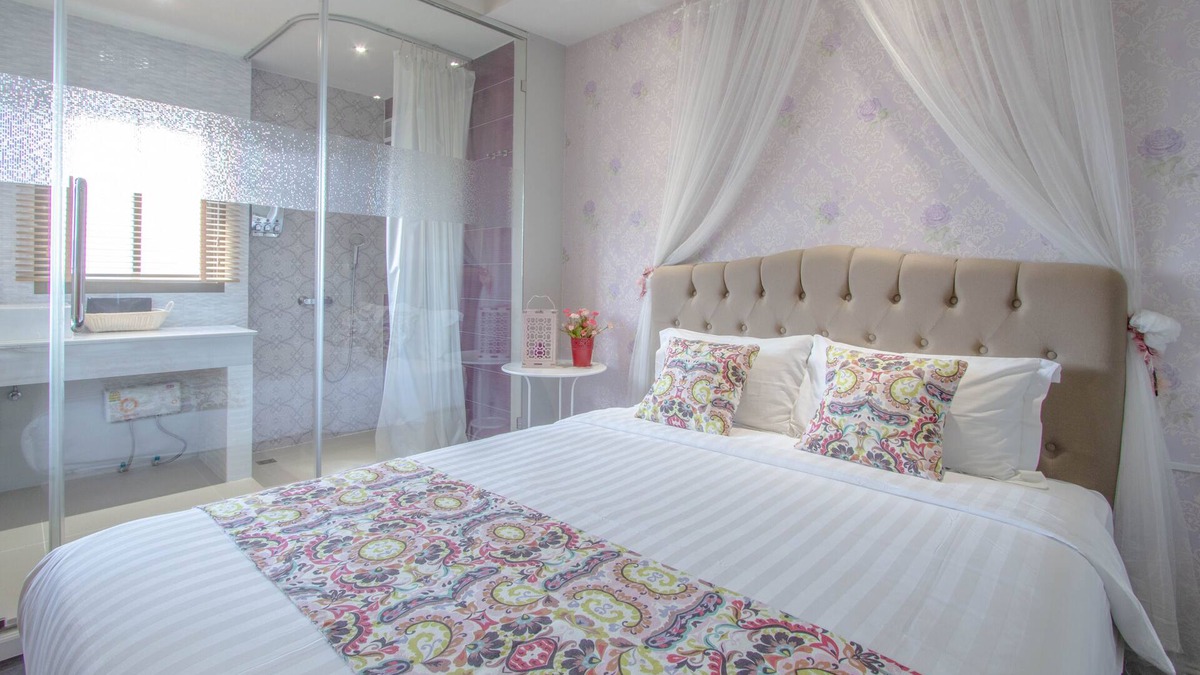 Bang Lamphu Lang Hotel | Near Wongwian Yai BTS,suitable for couples and families.