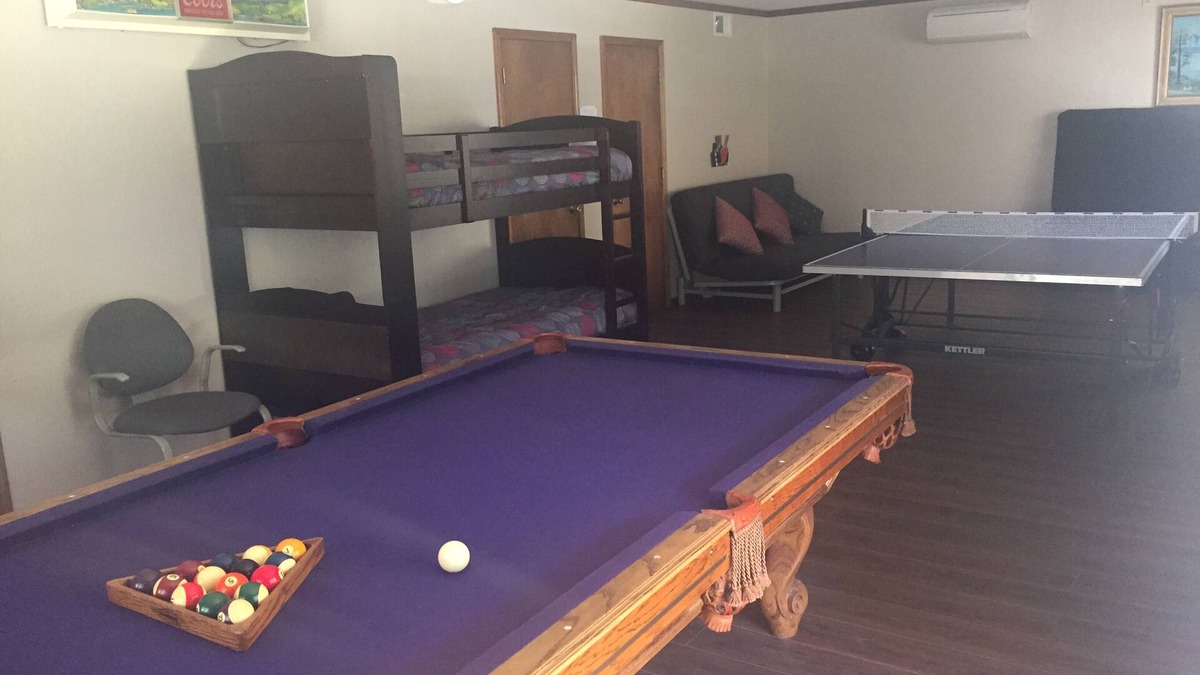 Groveland House | Near Yosemite! Game room with ping pong and billiards! Shared community pool!