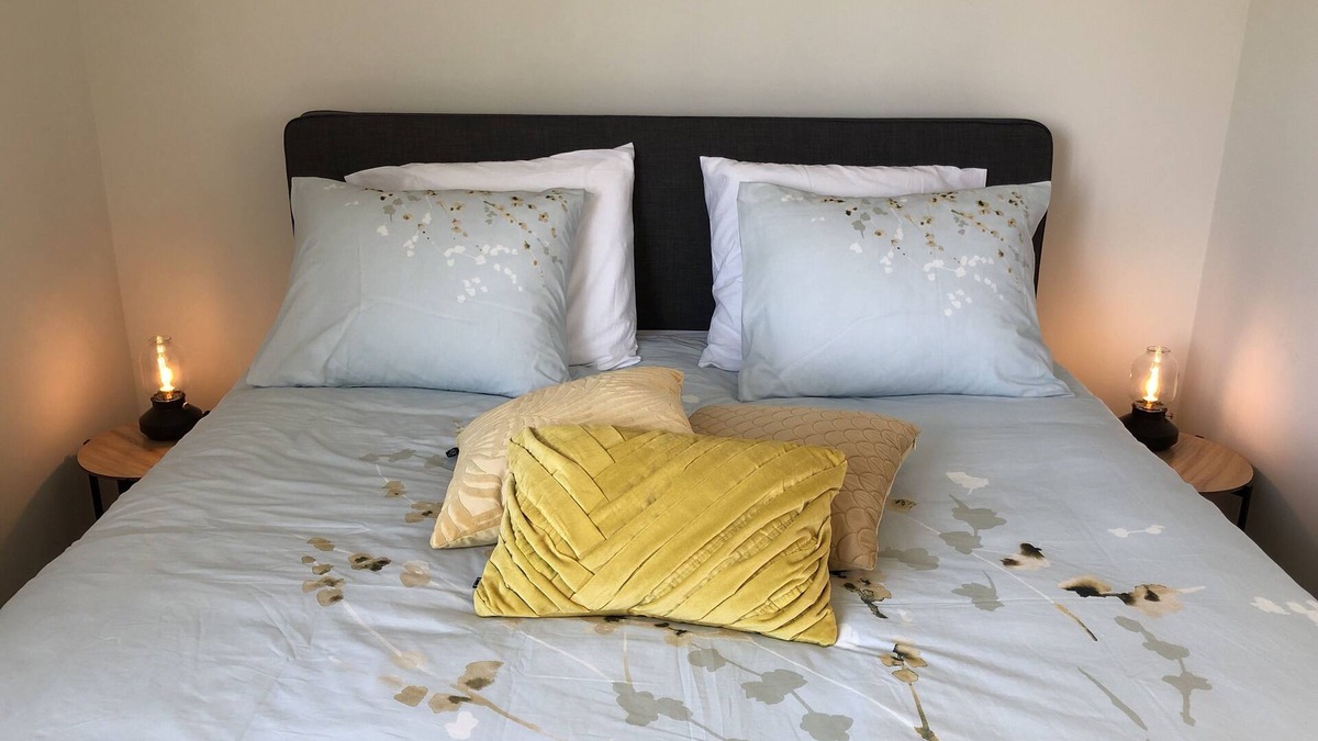 Amsterdam East Bed & Breakfast | Nearby public transport - Luxurious and private B&B included breakfast