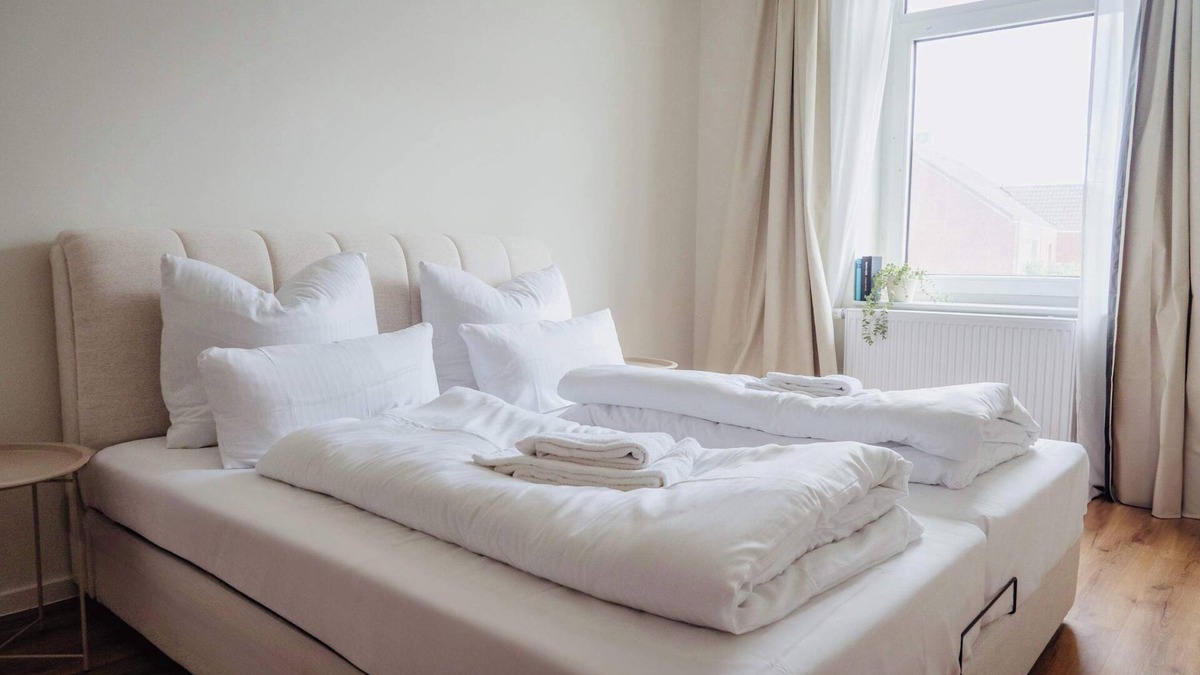 Celle Apartment | Nearby Town Hall, exclusive designer furnishings