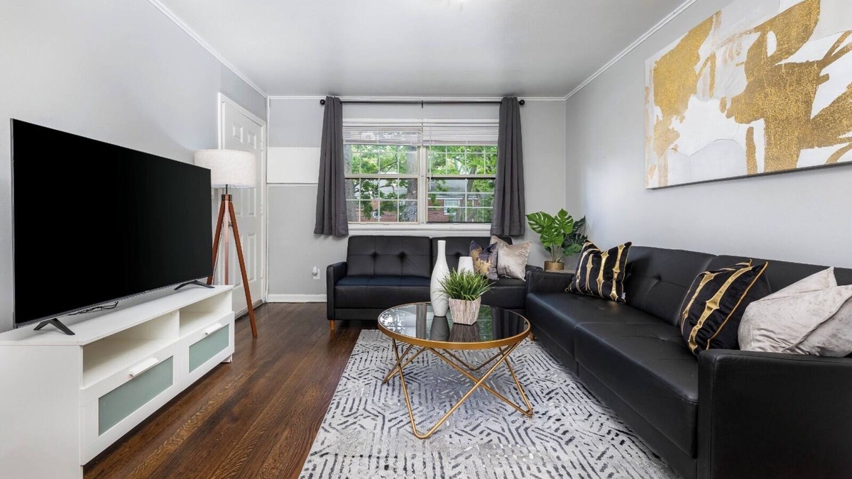 West Hartford Apartment | Nearest to Blue Back Square - Affordable w/KING Bed