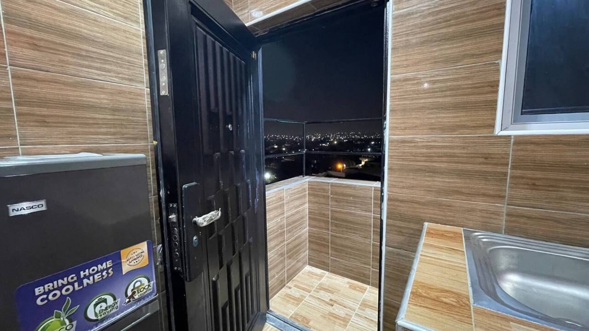 Accra Apartment | Neat and Cozy 1 Bedroom Apartment with Kitchen & Water Heater at Fise Pokuase