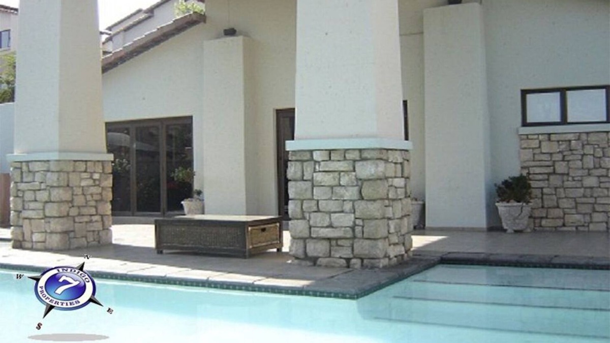 Greater Johannesburg Metropolitan Area Apartment | Neat, cosy & safe 2 bed 2 bath Sunninghill Loft!