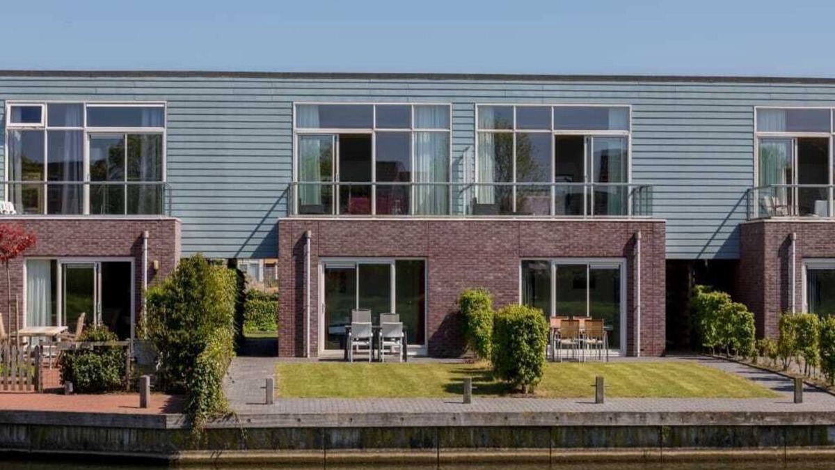 Oude-Tonge House | Neat island house with beautiful view, for larger groups, it is ideal to rent in combination with th