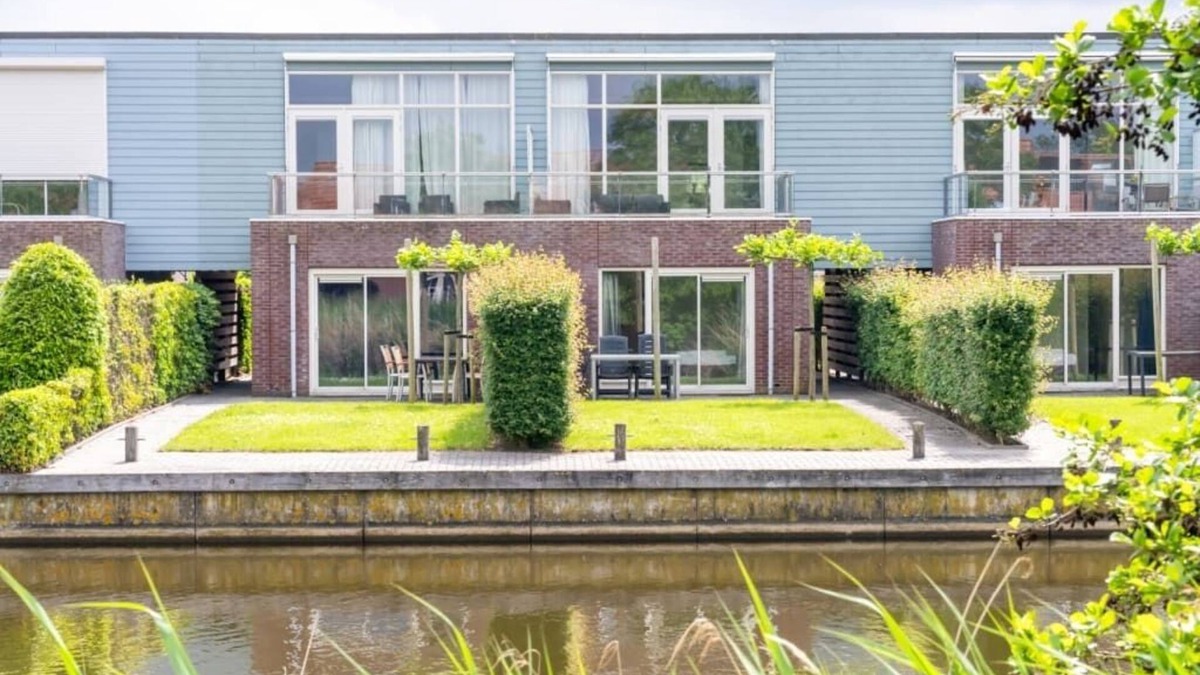 Oude-Tonge House | Neat island house with beautiful view, for larger groups, it is ideal to rent in combination with th