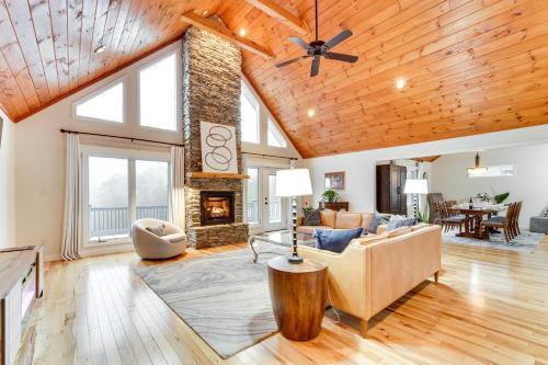 Vein Mountain House | Nebo Home with Hot Tub Wheelchair Accessible