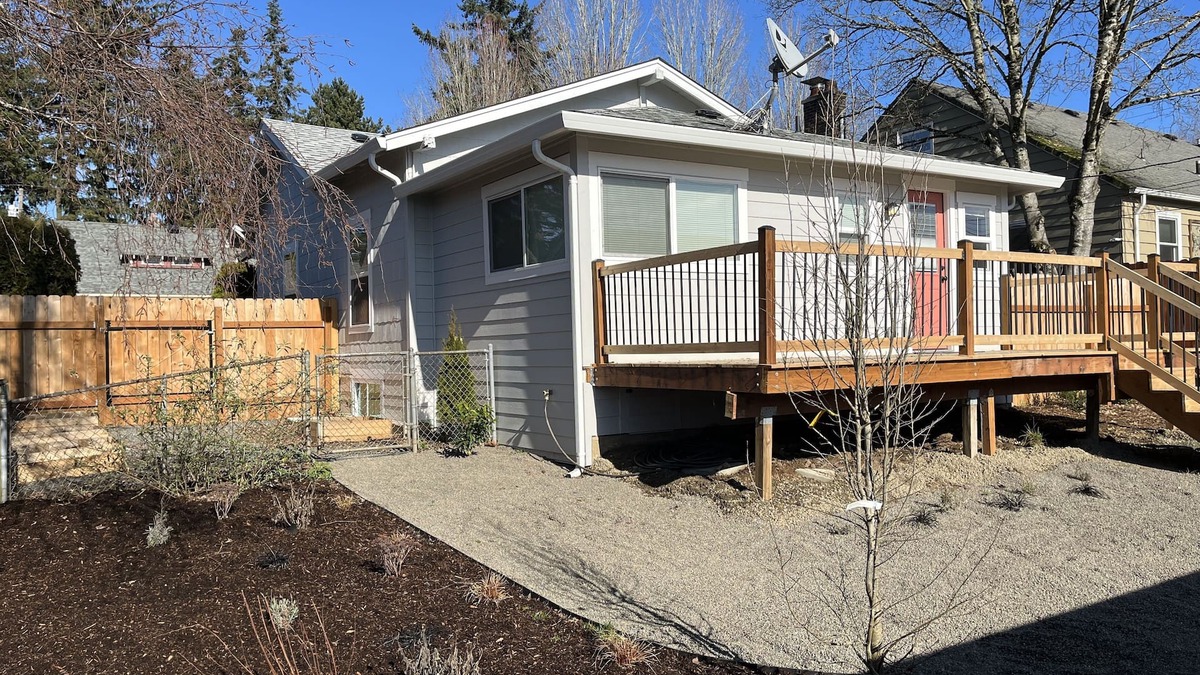 Downtown Vancouver House | Nee-Nee's Bungalow