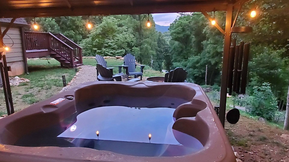 Whittier Cabin | Need a Romantic Getawy? Hot Tub DogFriendly/Close to Hiking, tubing & Casino
