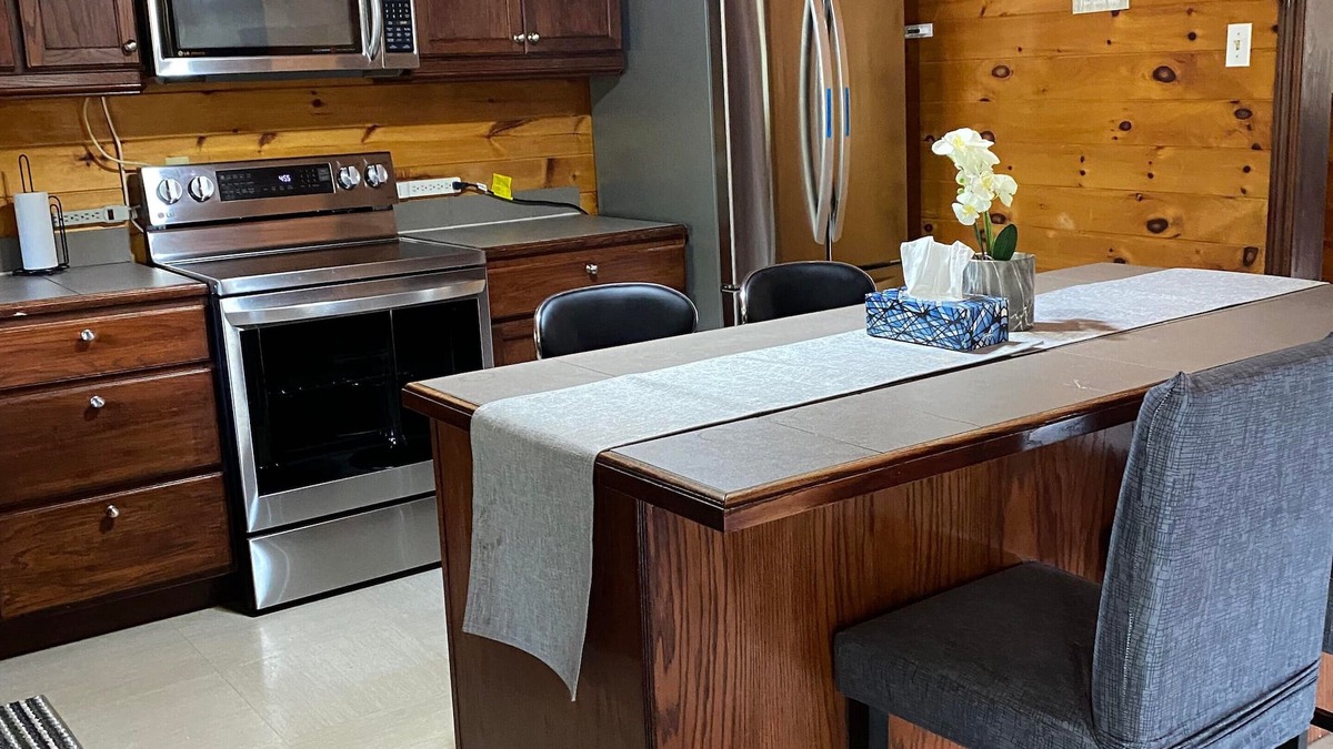 Highlands East Cottage | Need to get away from your busy lives? Here is your chance to un-wine and relax.