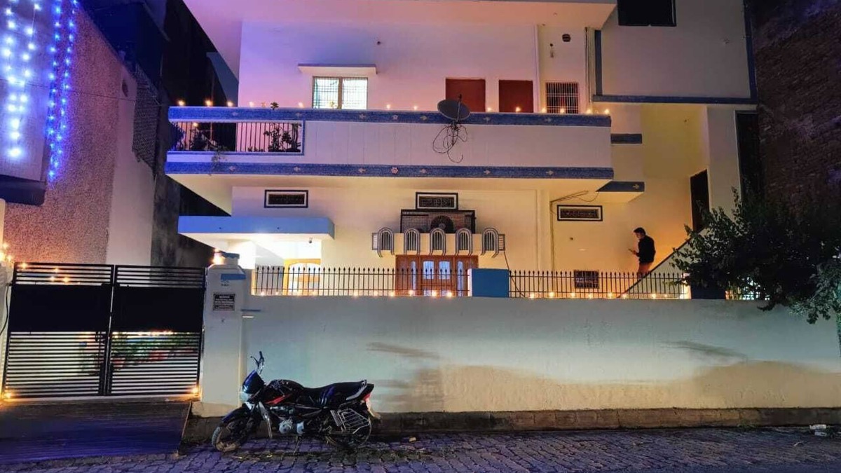 Varanasi Villa | Neehan Homestay - 1.5 kms from river Ganges