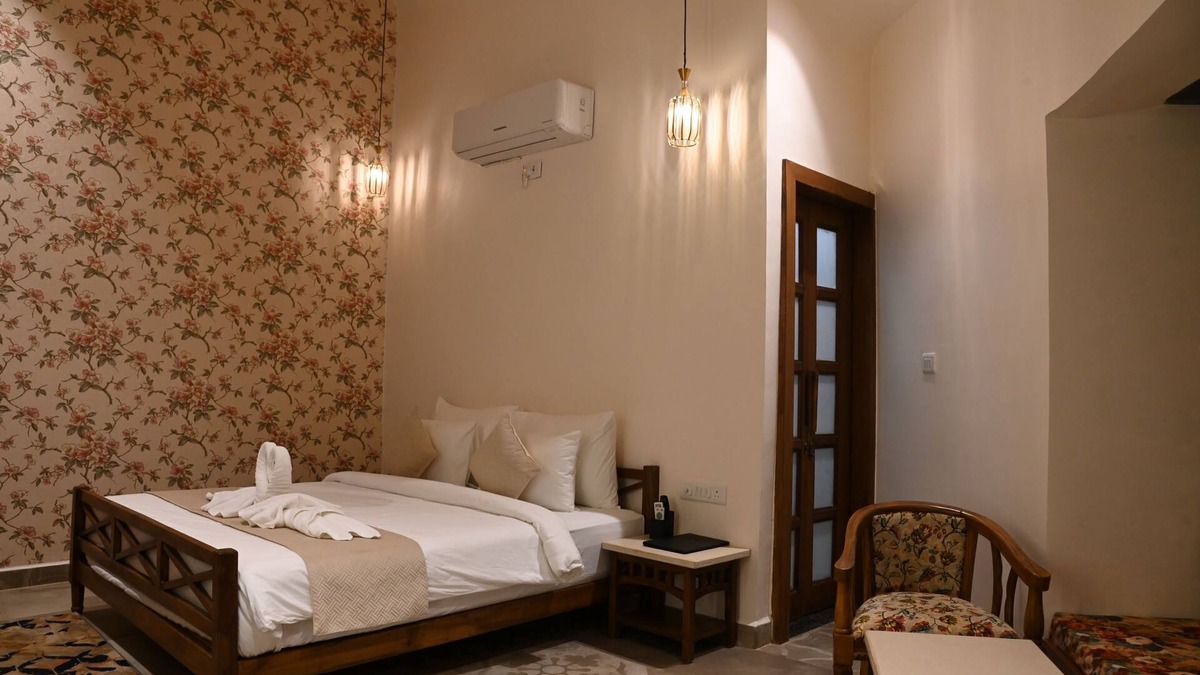 Pachmarhi Resort | Neelam Foresteria Resort