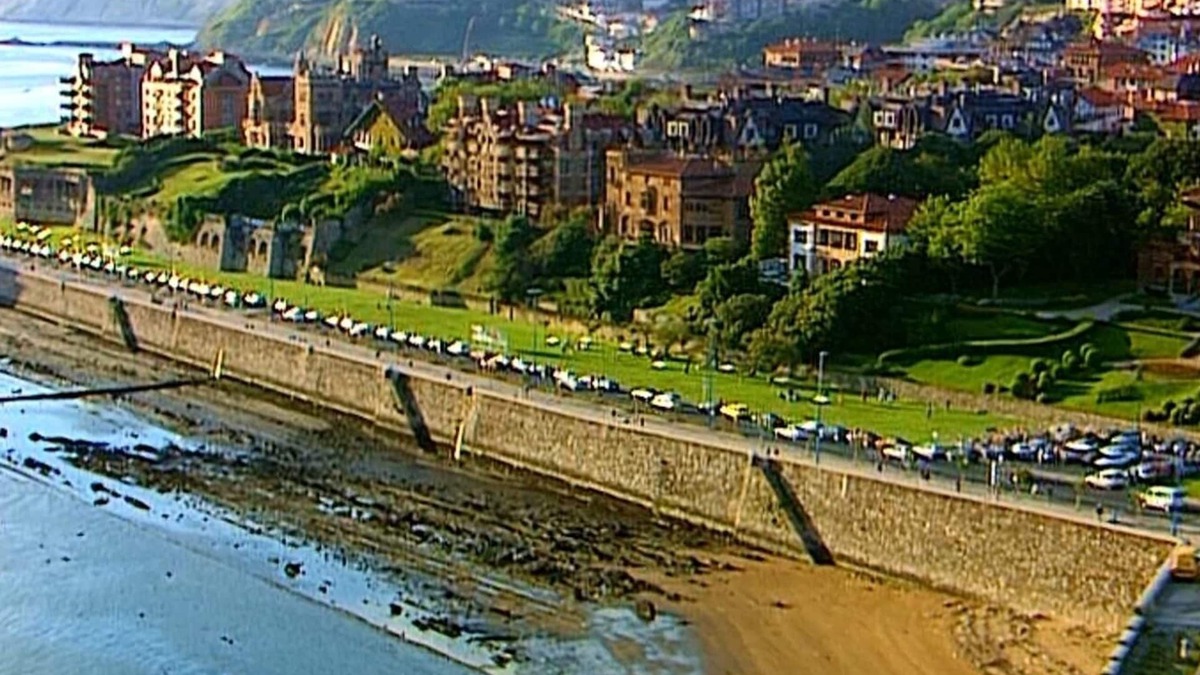 Getxo Apartment | Neguri apartment 10 minutes from the beach with garden