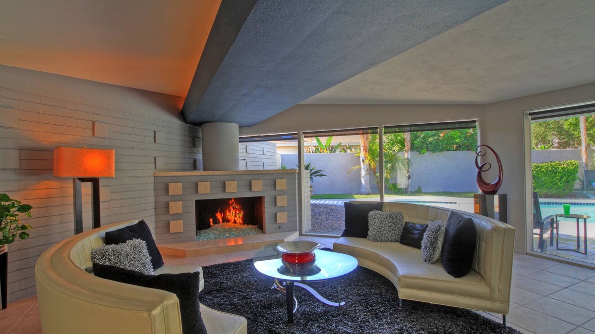 Deepwell Estates House | Neighborhood to the stars: Deepwell Estates Exquisite Mid-century JeweL